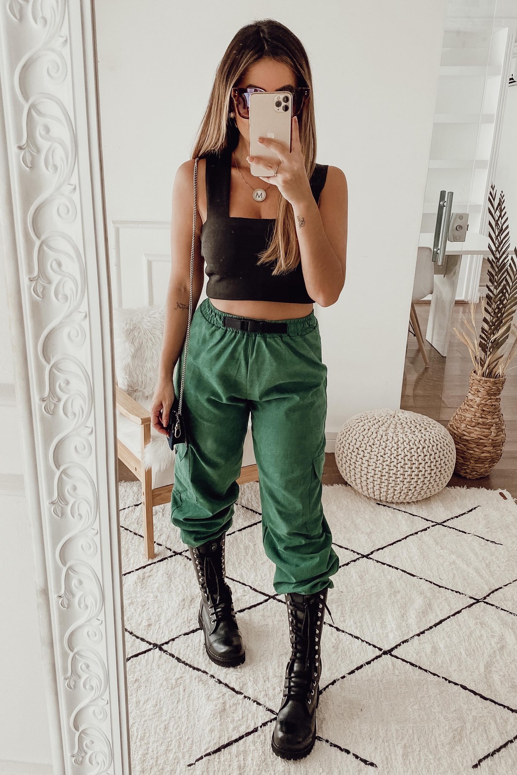calça jogger com coturno